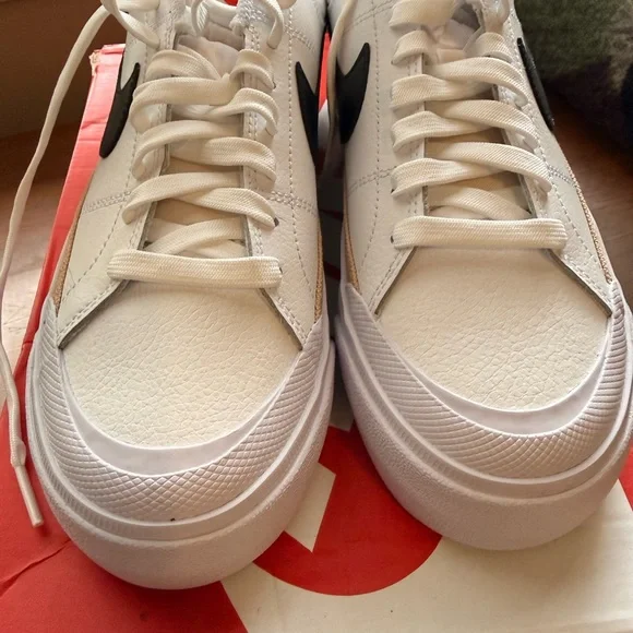 Nike leather platform court shoe, 7.5 - Picture 5 of 7